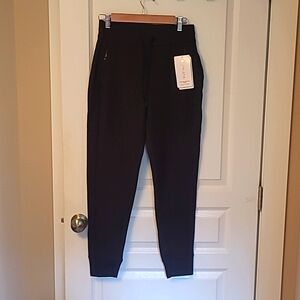 Athleta Headlands Hybrid Trek Mid Rise Jogger NWT black sz 2